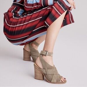 Marc Fisher Valen Sandal - taupe suede - size 9